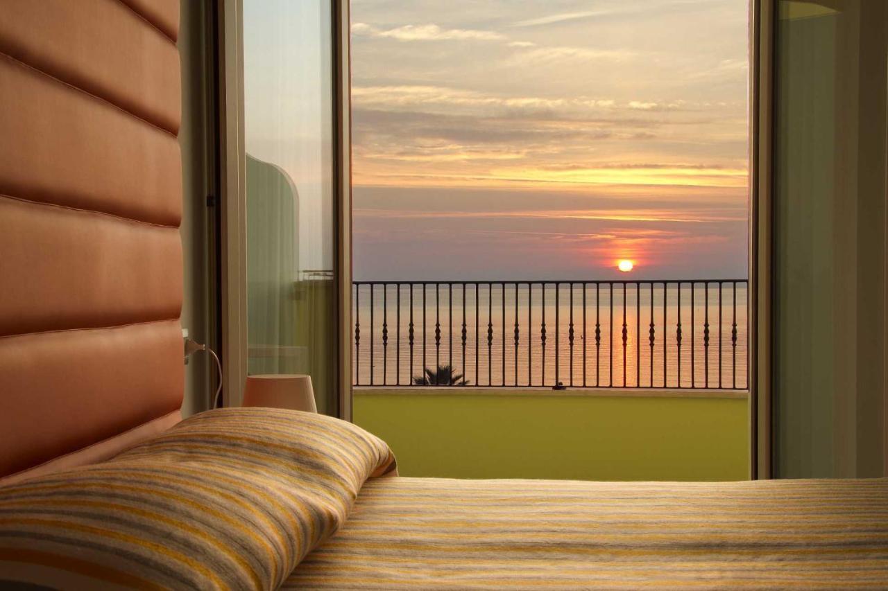 Hotel La Maestra Grottammare Exterior foto