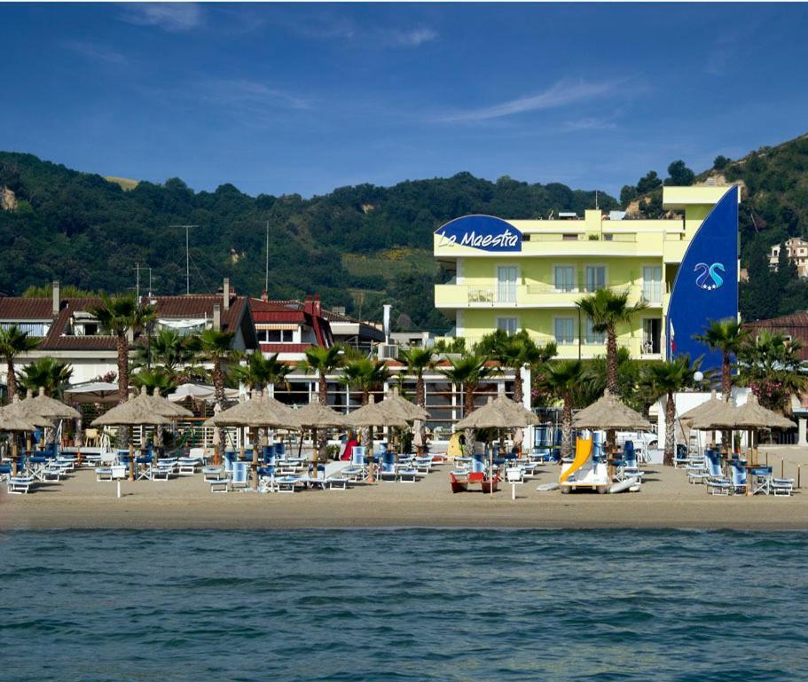 Hotel La Maestra Grottammare Exterior foto
