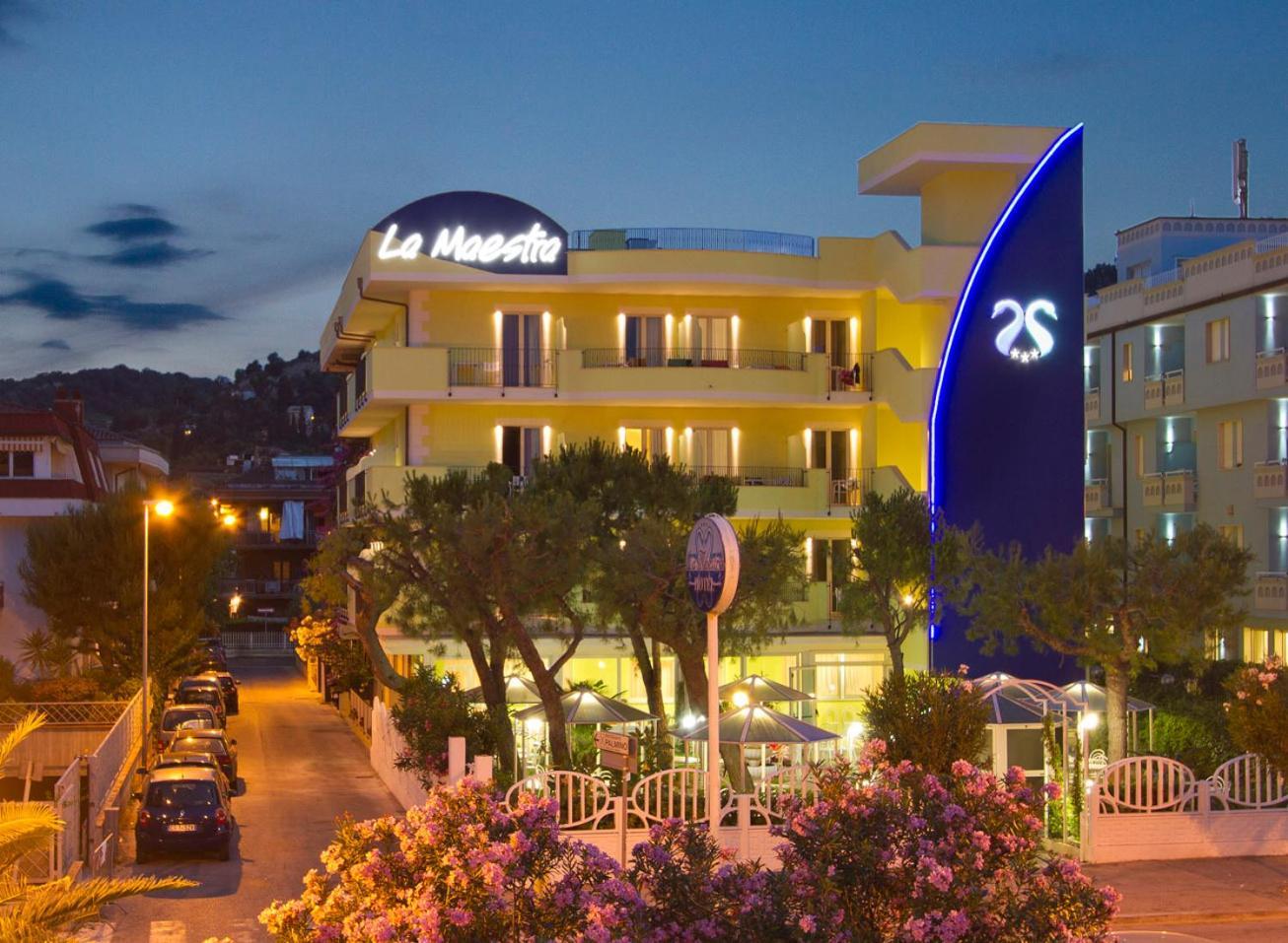 Hotel La Maestra Grottammare Exterior foto